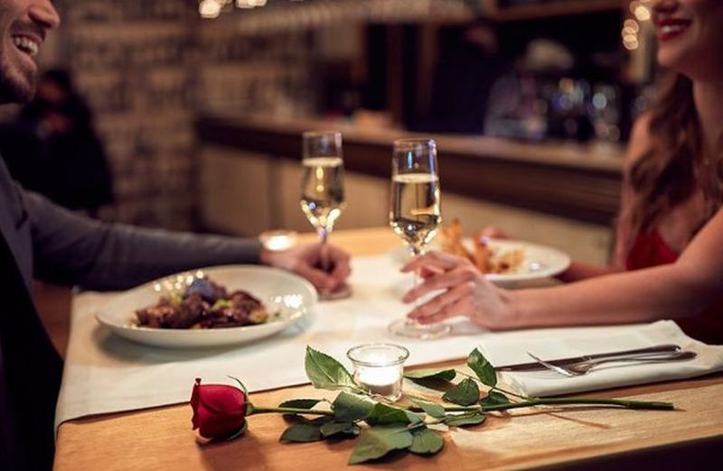 Best Wines and Flowers For a Romantic Dinner 2022 - Bonaffair