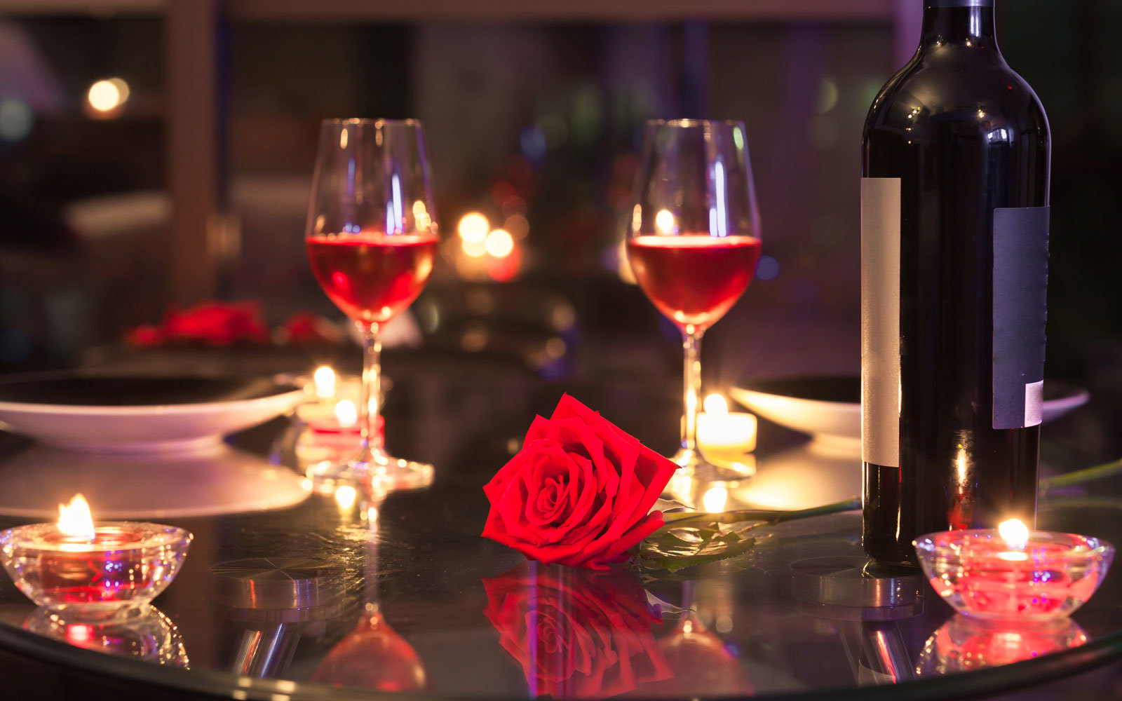 Best Wines and Flowers For a Romantic Dinner 2022 - Bonaffair